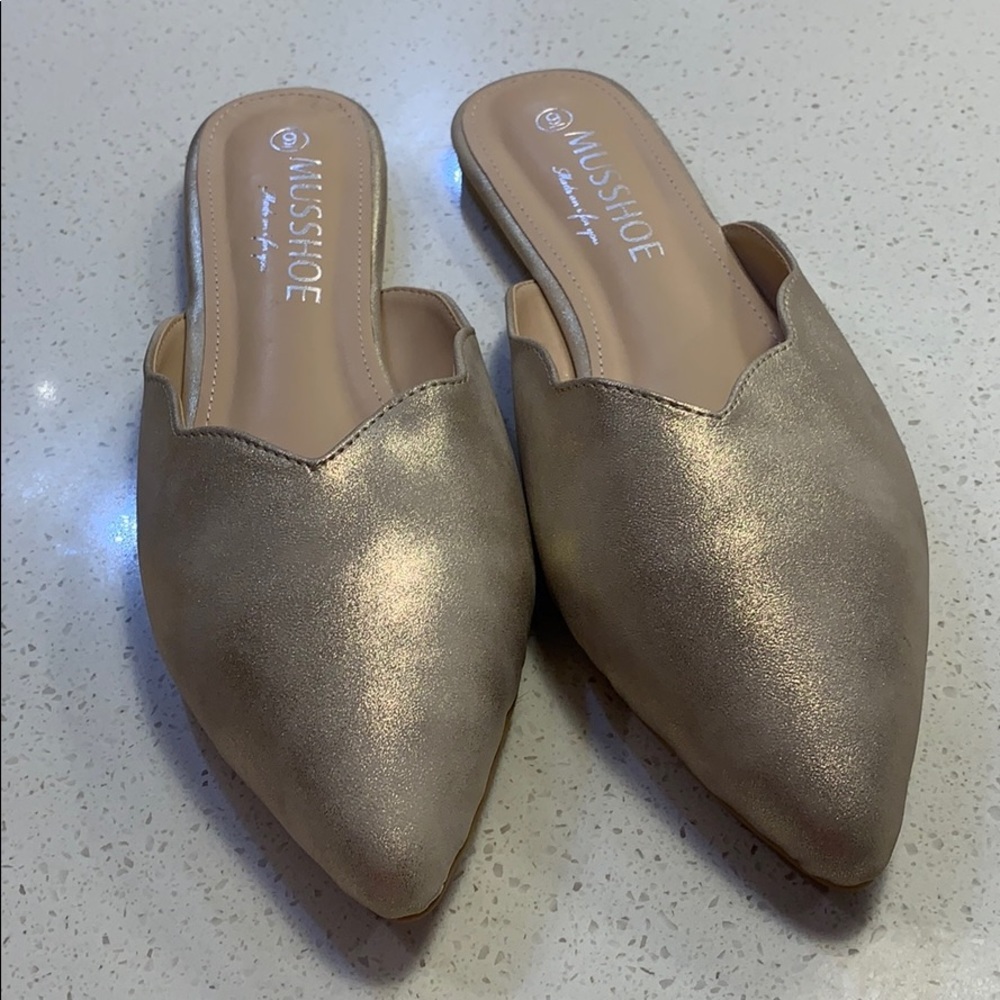 NEW - Musshoe gold mule